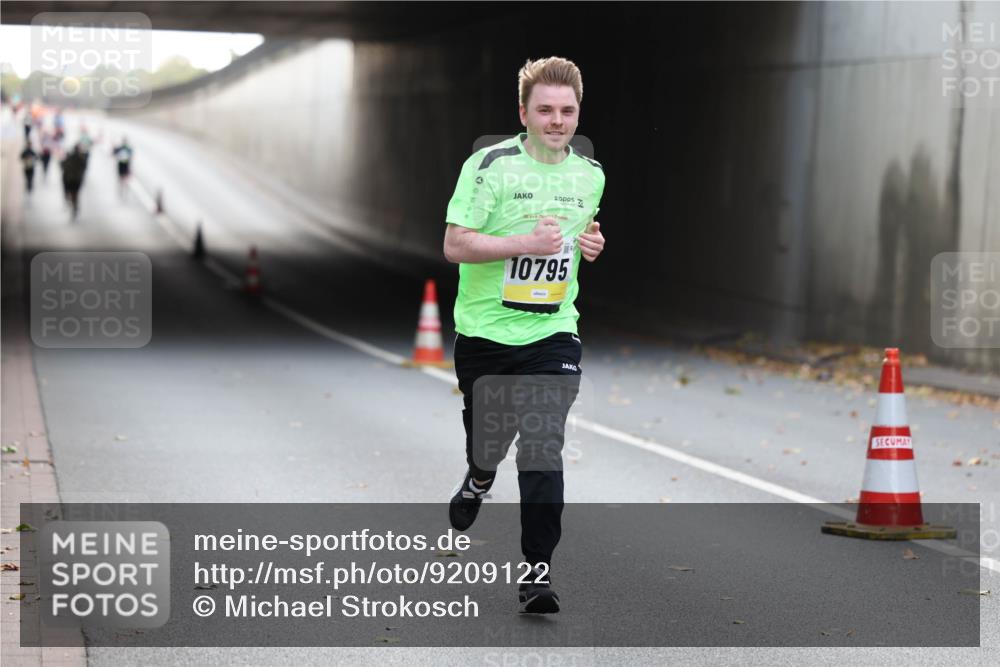 05.10.2025 - 20. swb-Marathon Bremen Michael Strokosch http://msf.ph/oto/9209122 05.10.2025 11:11:21 Laufen 1, 10795 meine-sportfotos.de