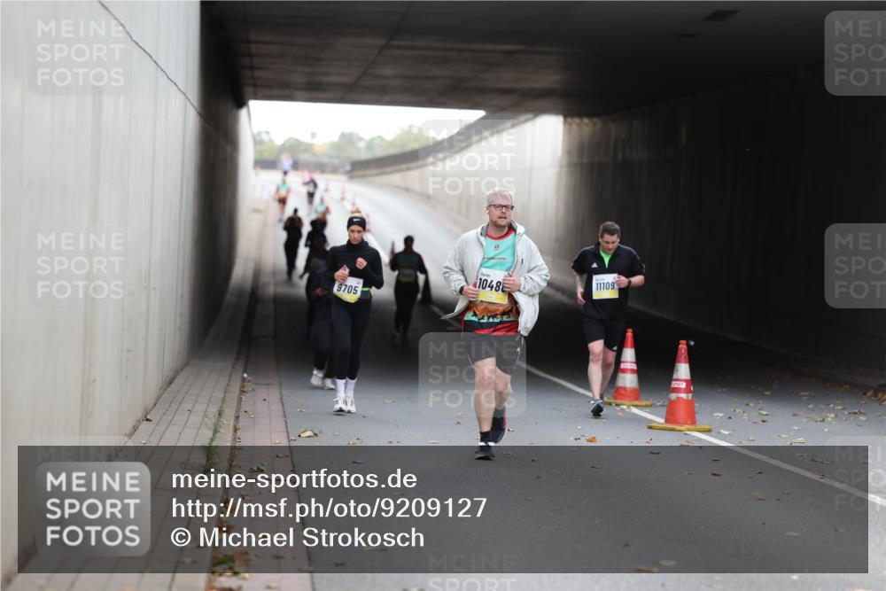 05.10.2025 - 20. swb-Marathon Bremen Michael Strokosch http://msf.ph/oto/9209127 05.10.2025 11:11:46 Laufen 9705, 10488, 11109 meine-sportfotos.de