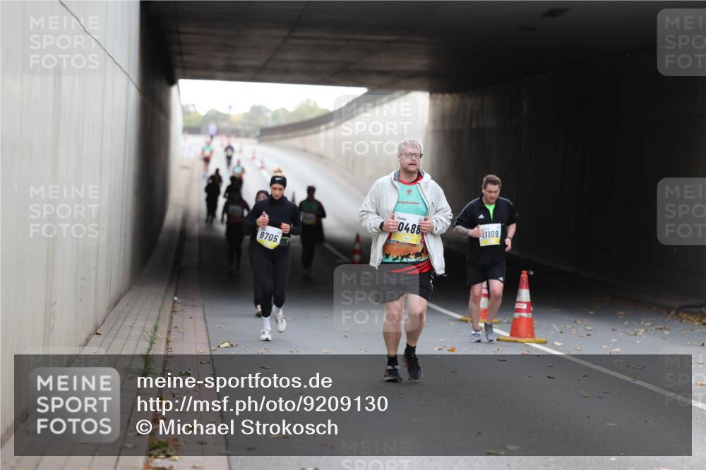 05.10.2025 - 20. swb-Marathon Bremen Michael Strokosch http://msf.ph/oto/9209130 05.10.2025 11:11:47 Laufen 9705, 0, 0488, 1109 meine-sportfotos.de