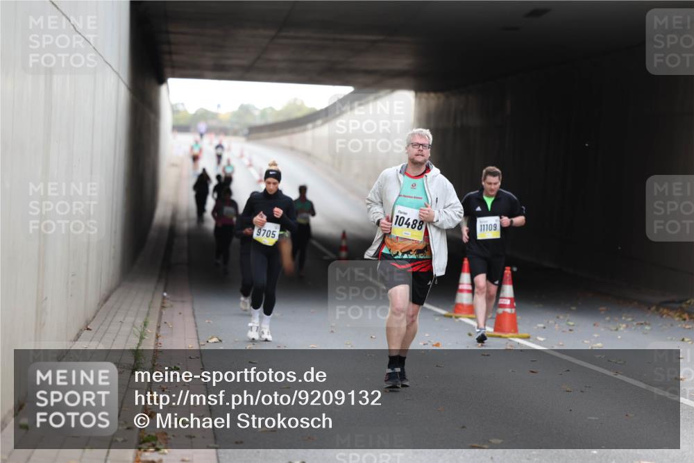 05.10.2025 - 20. swb-Marathon Bremen Michael Strokosch http://msf.ph/oto/9209132 05.10.2025 11:11:47 Laufen 9705, 10488, 11109 meine-sportfotos.de