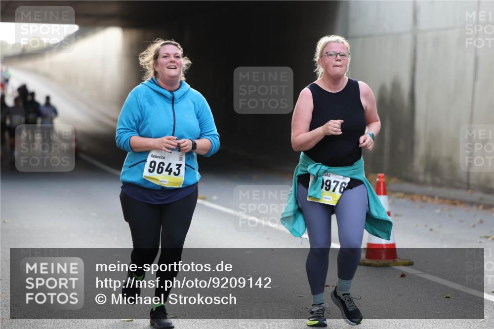 05.10.2025 - 20. swb-Marathon Bremen Michael Strokosch http://msf.ph/oto/9209142 05.10.2025 11:08:09 Laufen 9643, 1976 meine-sportfotos.de