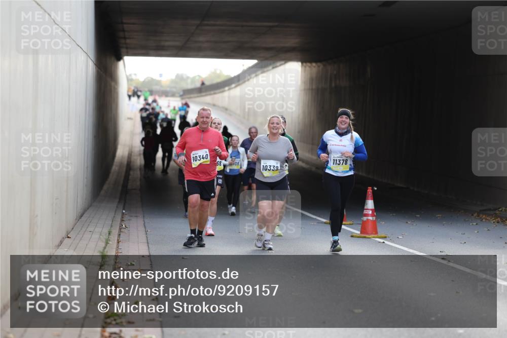 05.10.2025 - 20. swb-Marathon Bremen Michael Strokosch http://msf.ph/oto/9209157 05.10.2025 11:08:20 Laufen 10340, 68, 09, 10339, 11378 meine-sportfotos.de