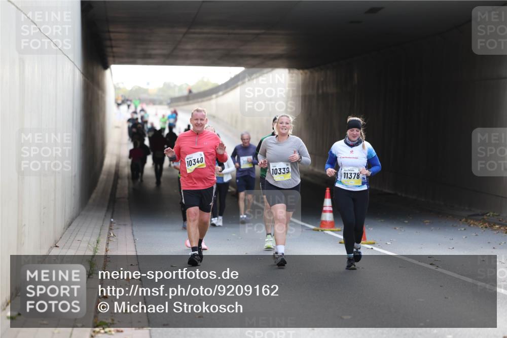 05.10.2025 - 20. swb-Marathon Bremen Michael Strokosch http://msf.ph/oto/9209162 05.10.2025 11:08:21 Laufen 10340, 71, 10339, 11378 meine-sportfotos.de