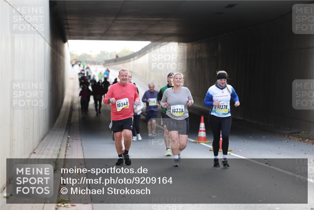 05.10.2025 - 20. swb-Marathon Bremen Michael Strokosch http://msf.ph/oto/9209164 05.10.2025 11:08:21 Laufen 10340, 7110, 0, 10339, 11378 meine-sportfotos.de