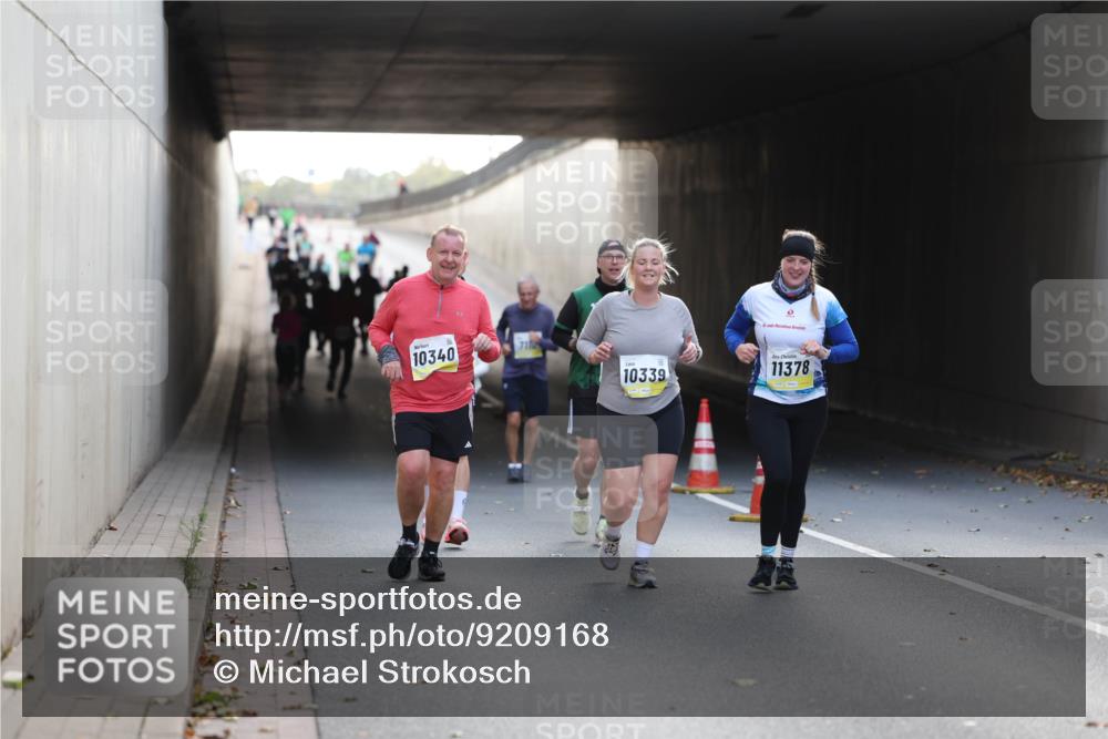 05.10.2025 - 20. swb-Marathon Bremen Michael Strokosch http://msf.ph/oto/9209168 05.10.2025 11:08:22 Laufen 10340, 711, 0, 10339, 11378 meine-sportfotos.de