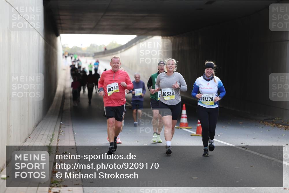 05.10.2025 - 20. swb-Marathon Bremen Michael Strokosch http://msf.ph/oto/9209170 05.10.2025 11:08:22 Laufen 10340, 7110, 10339, 11378 meine-sportfotos.de