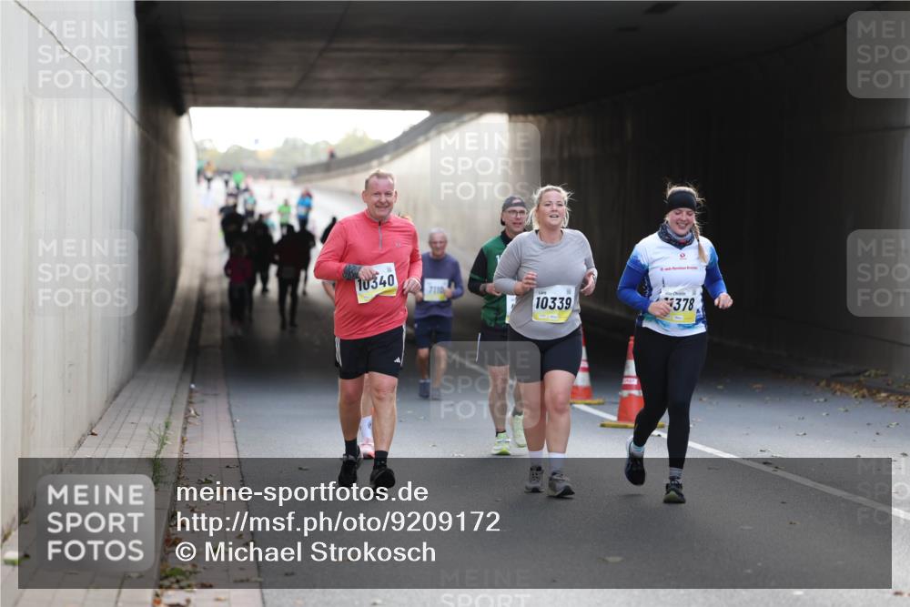 05.10.2025 - 20. swb-Marathon Bremen Michael Strokosch http://msf.ph/oto/9209172 05.10.2025 11:08:22 Laufen 10340, 7110, 10339, 18, 378 meine-sportfotos.de