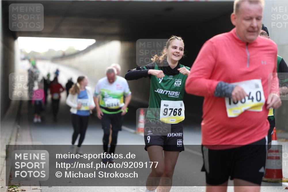 05.10.2025 - 20. swb-Marathon Bremen Michael Strokosch http://msf.ph/oto/9209177 05.10.2025 11:08:28 Laufen 9, 9768, 78840 meine-sportfotos.de