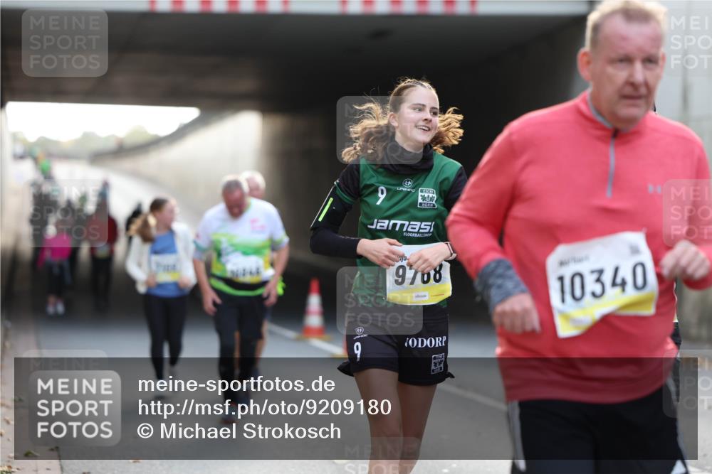 05.10.2025 - 20. swb-Marathon Bremen Michael Strokosch http://msf.ph/oto/9209180 05.10.2025 11:08:28 Laufen 9, 9768, 10340, 9 meine-sportfotos.de