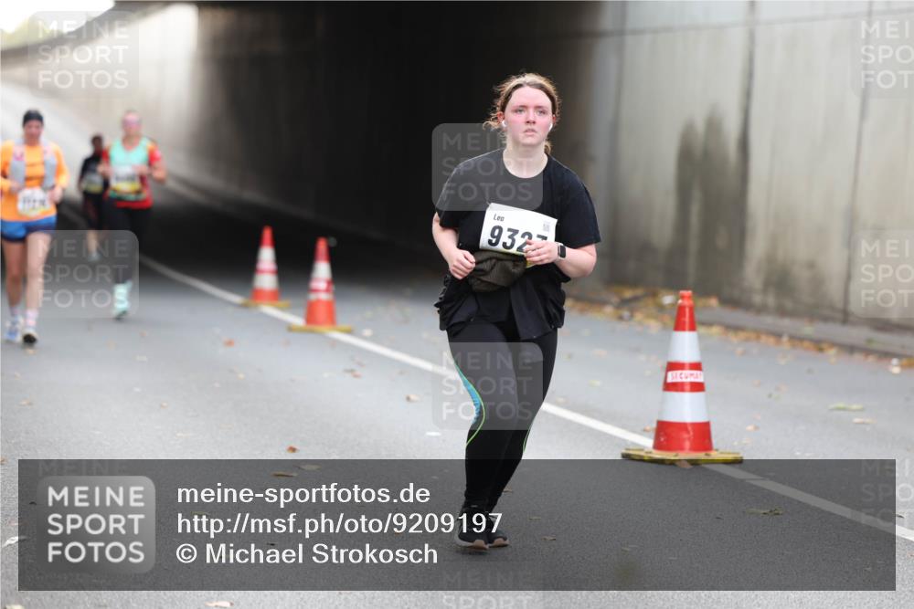 05.10.2025 - 20. swb-Marathon Bremen Michael Strokosch http://msf.ph/oto/9209197 05.10.2025 11:12:16 Laufen 9322 meine-sportfotos.de