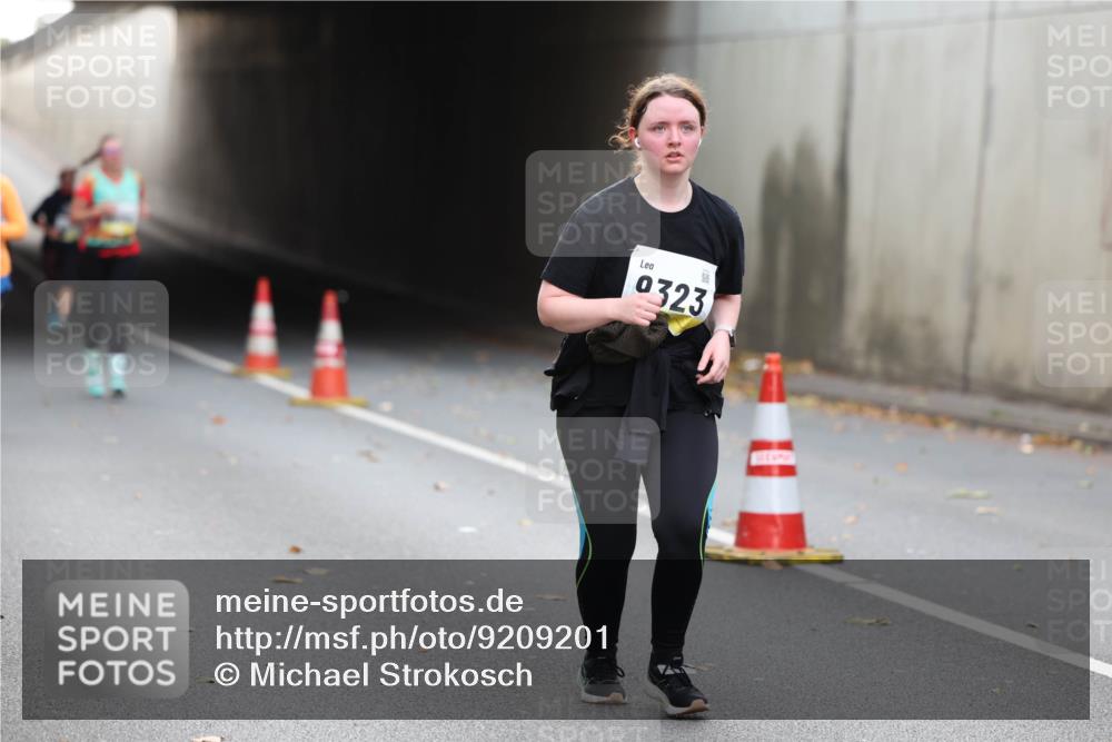05.10.2025 - 20. swb-Marathon Bremen Michael Strokosch http://msf.ph/oto/9209201 05.10.2025 11:12:17 Laufen 0323 meine-sportfotos.de