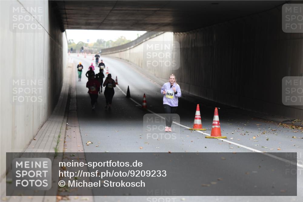 05.10.2025 - 20. swb-Marathon Bremen Michael Strokosch http://msf.ph/oto/9209233 05.10.2025 11:12:51 Laufen 9688 meine-sportfotos.de