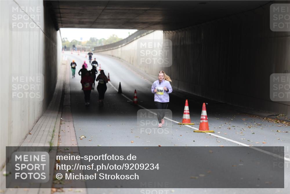 05.10.2025 - 20. swb-Marathon Bremen Michael Strokosch http://msf.ph/oto/9209234 05.10.2025 11:12:51 Laufen 9688 meine-sportfotos.de
