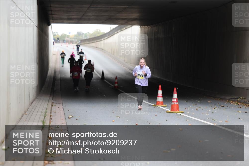 05.10.2025 - 20. swb-Marathon Bremen Michael Strokosch http://msf.ph/oto/9209237 05.10.2025 11:12:52 Laufen 9688 meine-sportfotos.de