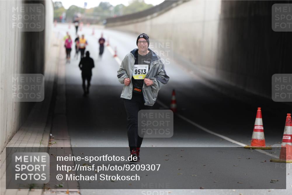 05.10.2025 - 20. swb-Marathon Bremen Michael Strokosch http://msf.ph/oto/9209307 05.10.2025 11:14:26 Laufen 9513 meine-sportfotos.de