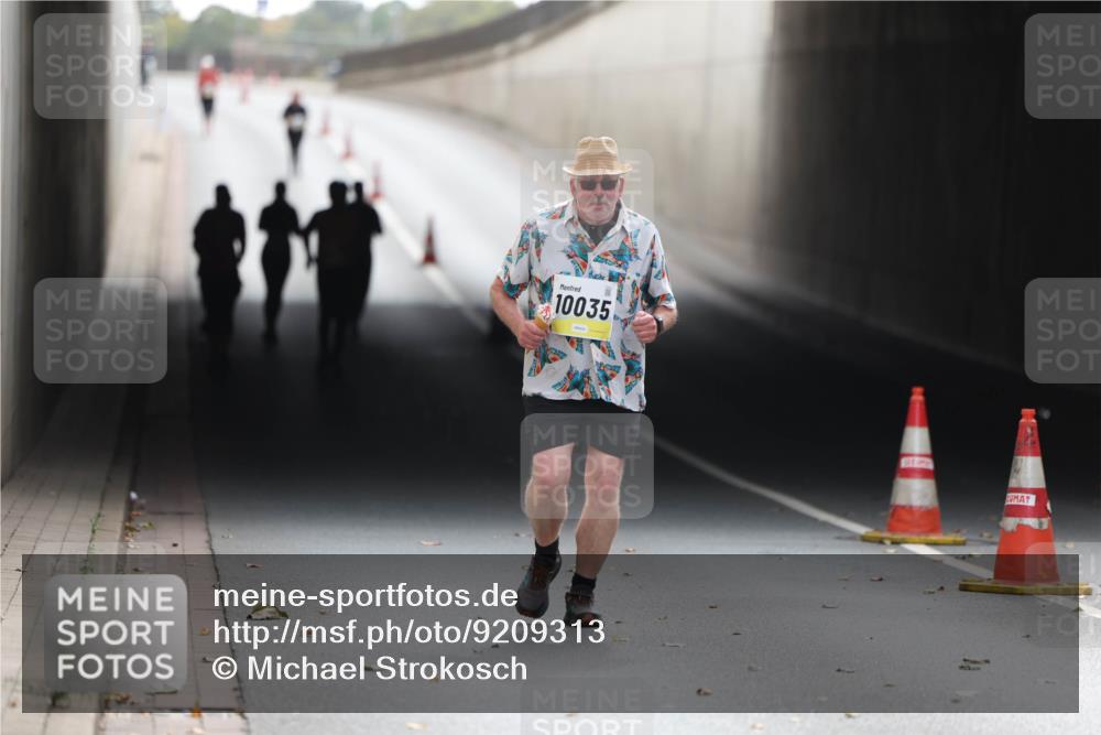 05.10.2025 - 20. swb-Marathon Bremen Michael Strokosch http://msf.ph/oto/9209313 05.10.2025 11:14:45 Laufen 10035 meine-sportfotos.de
