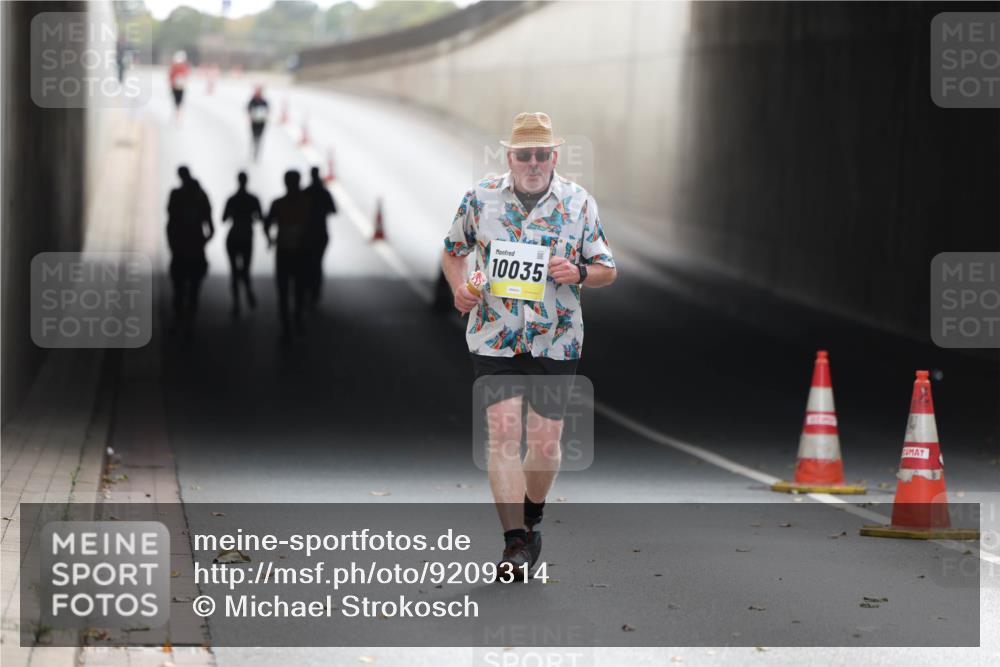 05.10.2025 - 20. swb-Marathon Bremen Michael Strokosch http://msf.ph/oto/9209314 05.10.2025 11:14:45 Laufen 10035 meine-sportfotos.de