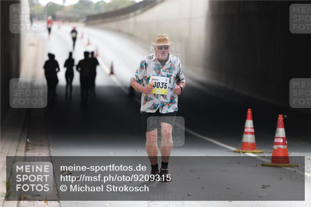 05.10.2025 - 20. swb-Marathon Bremen Michael Strokosch http://msf.ph/oto/9209315 05.10.2025 11:14:45 Laufen 0035 meine-sportfotos.de