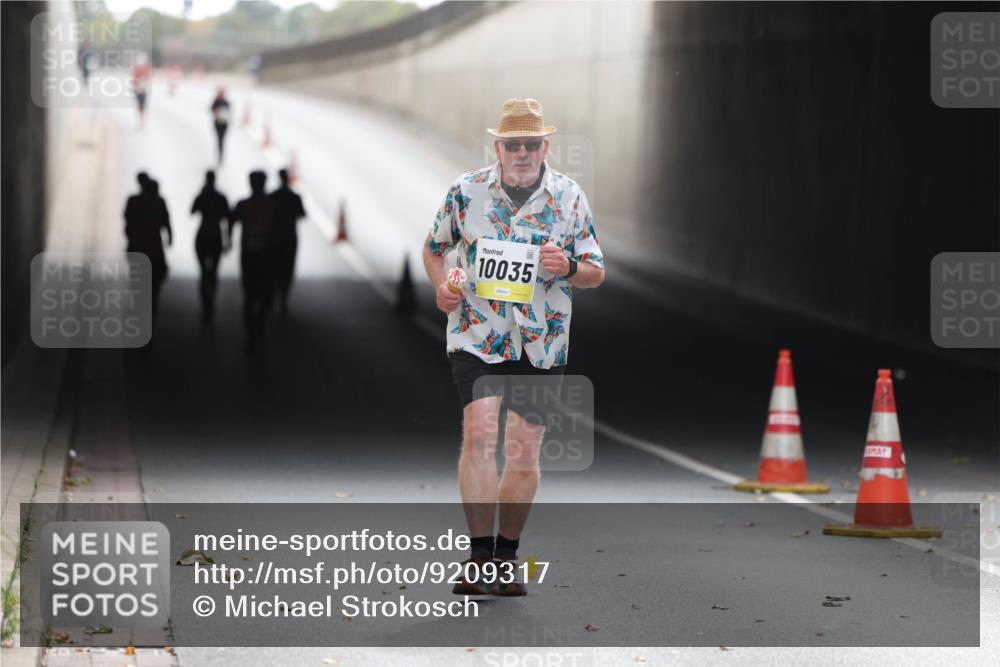 05.10.2025 - 20. swb-Marathon Bremen Michael Strokosch http://msf.ph/oto/9209317 05.10.2025 11:14:46 Laufen 10035 meine-sportfotos.de