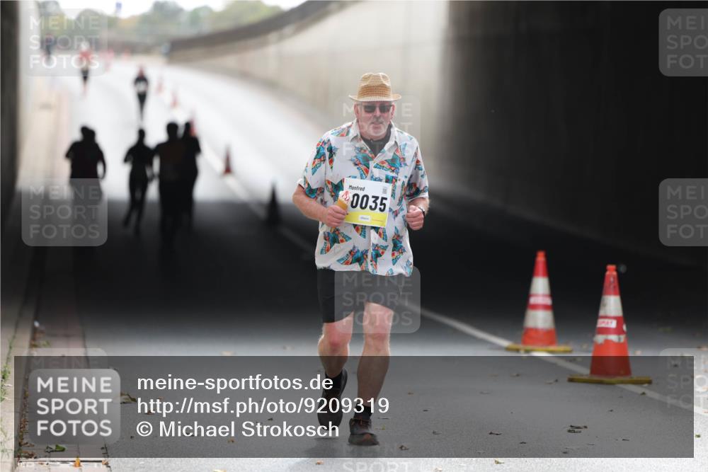05.10.2025 - 20. swb-Marathon Bremen Michael Strokosch http://msf.ph/oto/9209319 05.10.2025 11:14:46 Laufen 0035 meine-sportfotos.de
