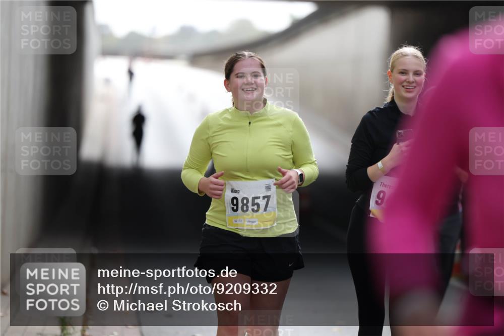 05.10.2025 - 20. swb-Marathon Bremen Michael Strokosch http://msf.ph/oto/9209332 05.10.2025 11:15:10 Laufen 9857, 9, 02133 meine-sportfotos.de