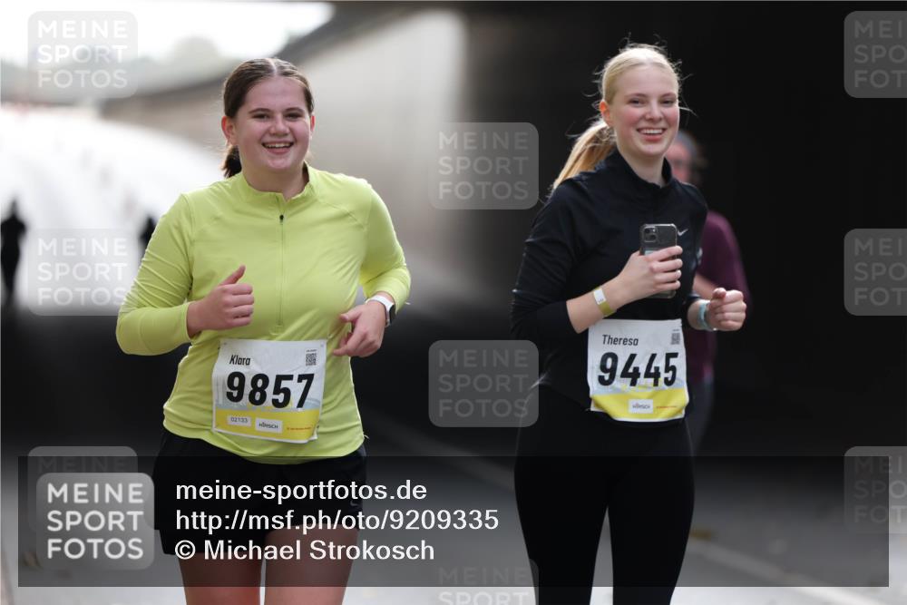 05.10.2025 - 20. swb-Marathon Bremen Michael Strokosch http://msf.ph/oto/9209335 05.10.2025 11:15:11 Laufen 9857, 02133, 9445 meine-sportfotos.de