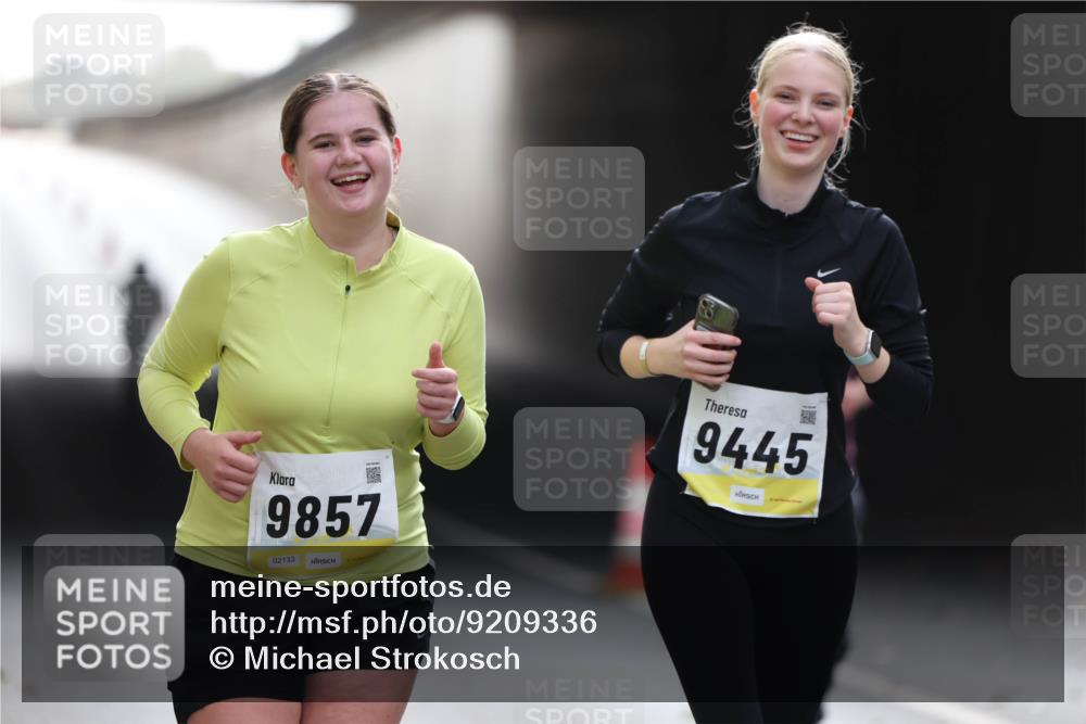 05.10.2025 - 20. swb-Marathon Bremen Michael Strokosch http://msf.ph/oto/9209336 05.10.2025 11:15:11 Laufen 9857, 02133, 9445 meine-sportfotos.de