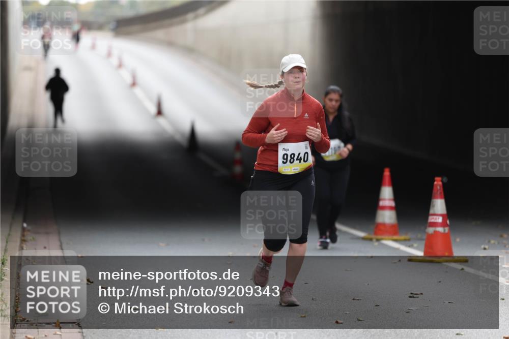 05.10.2025 - 20. swb-Marathon Bremen Michael Strokosch http://msf.ph/oto/9209343 05.10.2025 11:15:28 Laufen 9840 meine-sportfotos.de