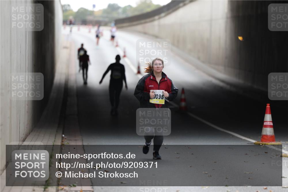 05.10.2025 - 20. swb-Marathon Bremen Michael Strokosch http://msf.ph/oto/9209371 05.10.2025 11:16:22 Laufen 9600 meine-sportfotos.de