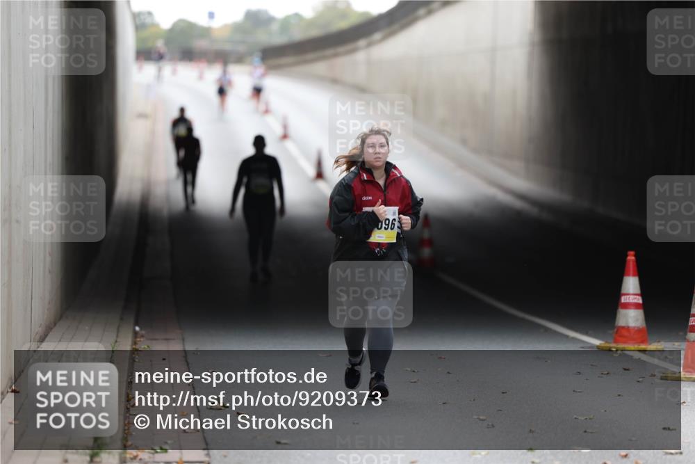 05.10.2025 - 20. swb-Marathon Bremen Michael Strokosch http://msf.ph/oto/9209373 05.10.2025 11:16:23 Laufen 096 meine-sportfotos.de