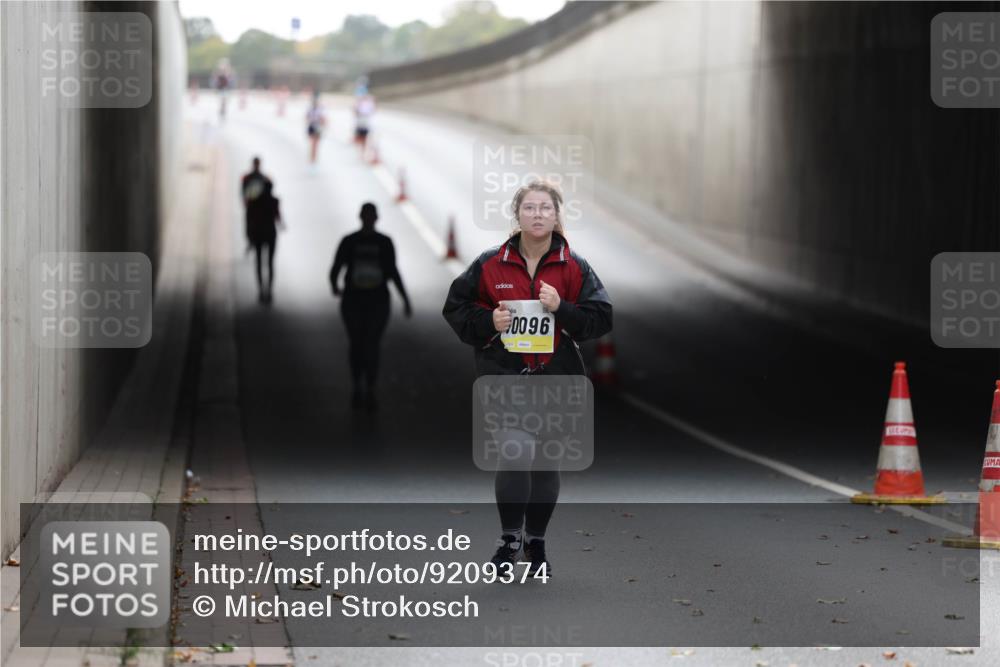 05.10.2025 - 20. swb-Marathon Bremen Michael Strokosch http://msf.ph/oto/9209374 05.10.2025 11:16:23 Laufen 0096 meine-sportfotos.de