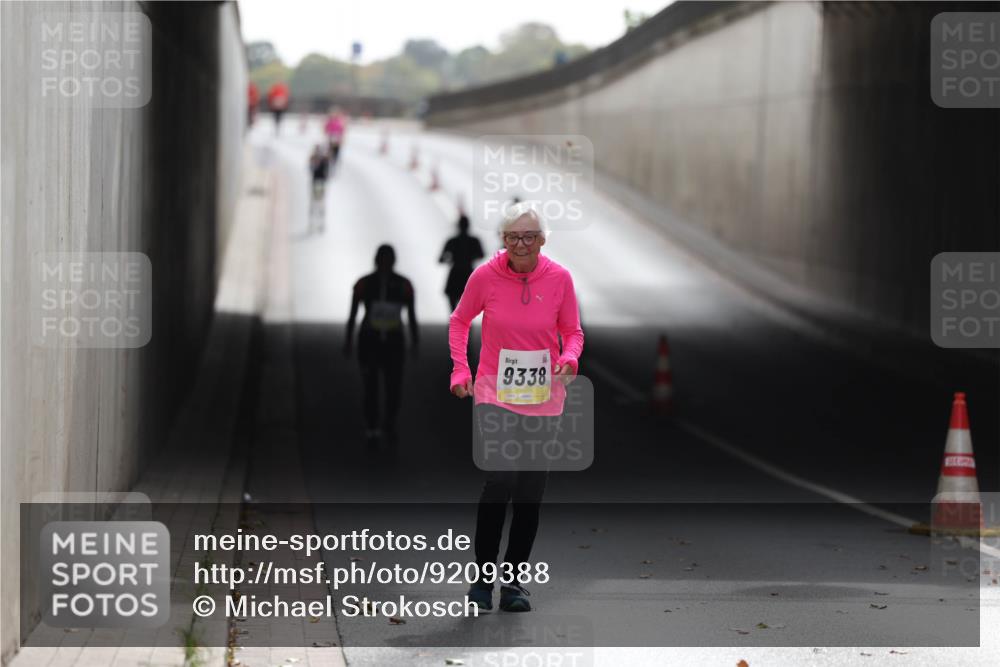 05.10.2025 - 20. swb-Marathon Bremen Michael Strokosch http://msf.ph/oto/9209388 05.10.2025 11:16:50 Laufen 9338 meine-sportfotos.de