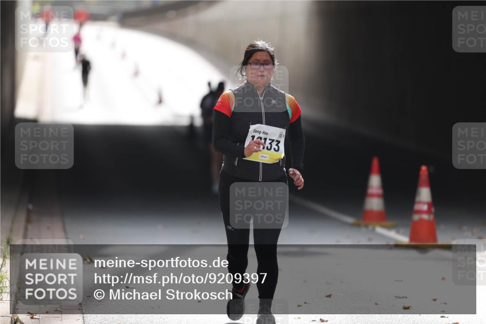 05.10.2025 - 20. swb-Marathon Bremen Michael Strokosch http://msf.ph/oto/9209397 05.10.2025 11:17:01 Laufen 133 meine-sportfotos.de