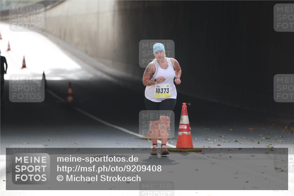 05.10.2025 - 20. swb-Marathon Bremen Michael Strokosch http://msf.ph/oto/9209408 05.10.2025 11:17:18 Laufen 10373 meine-sportfotos.de