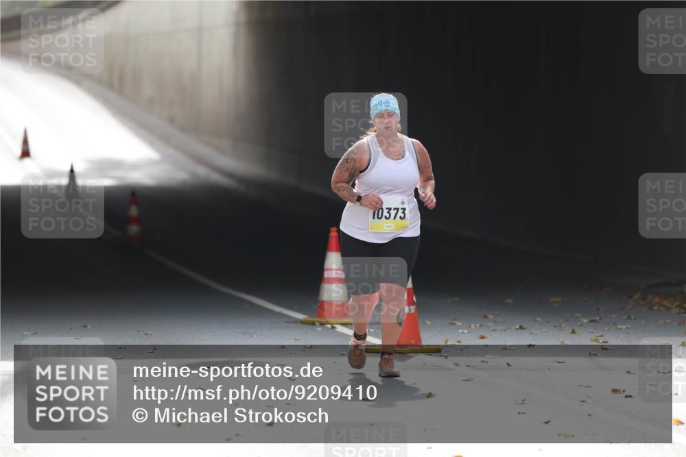 05.10.2025 - 20. swb-Marathon Bremen Michael Strokosch http://msf.ph/oto/9209410 05.10.2025 11:17:19 Laufen 10373 meine-sportfotos.de