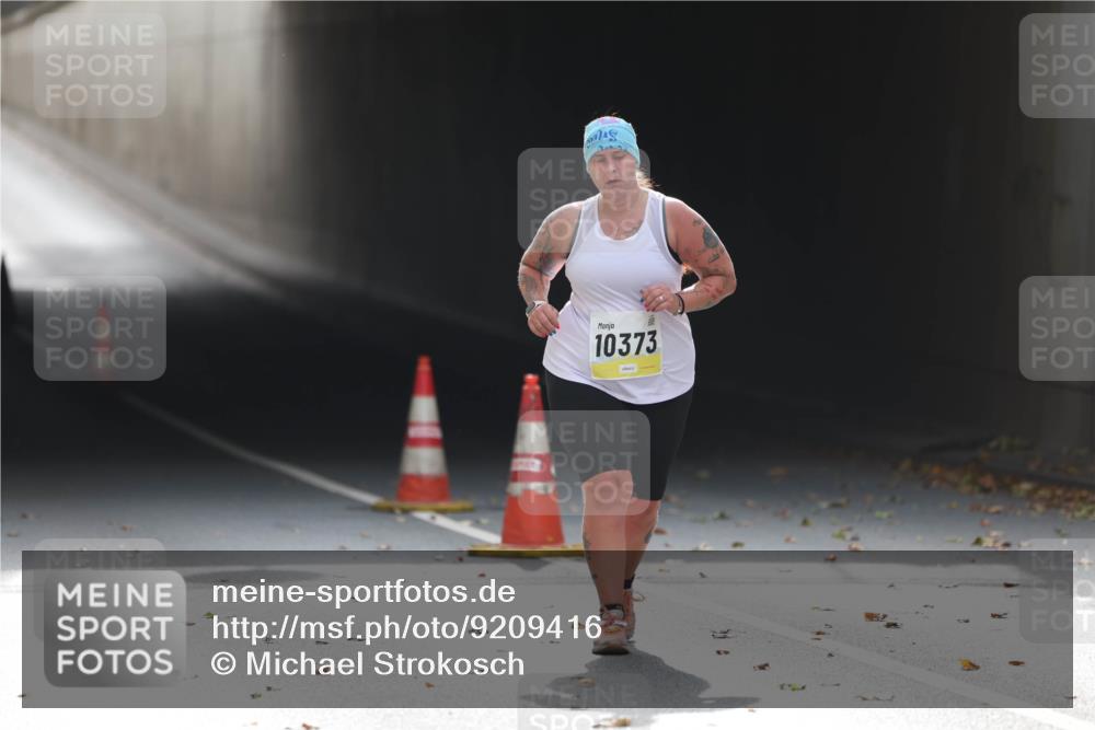 05.10.2025 - 20. swb-Marathon Bremen Michael Strokosch http://msf.ph/oto/9209416 05.10.2025 11:17:21 Laufen 10373 meine-sportfotos.de
