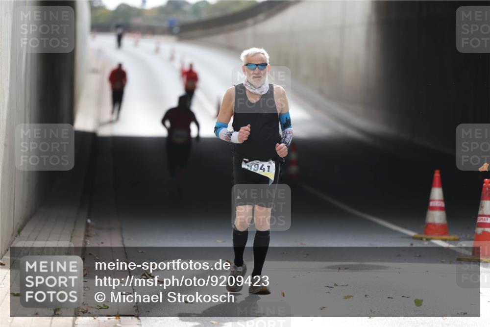 05.10.2025 - 20. swb-Marathon Bremen Michael Strokosch http://msf.ph/oto/9209423 05.10.2025 11:17:34 Laufen 1941 meine-sportfotos.de