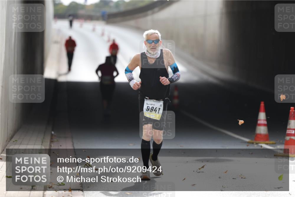 05.10.2025 - 20. swb-Marathon Bremen Michael Strokosch http://msf.ph/oto/9209424 05.10.2025 11:17:35 Laufen 9941 meine-sportfotos.de