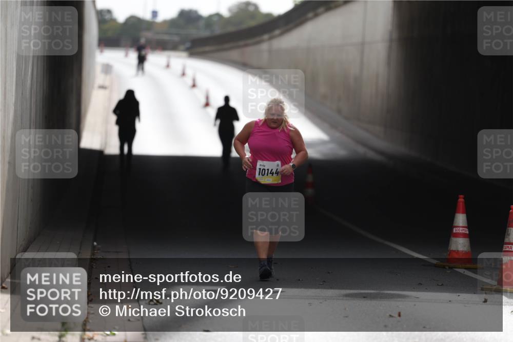 05.10.2025 - 20. swb-Marathon Bremen Michael Strokosch http://msf.ph/oto/9209427 05.10.2025 11:17:43 Laufen 10144 meine-sportfotos.de