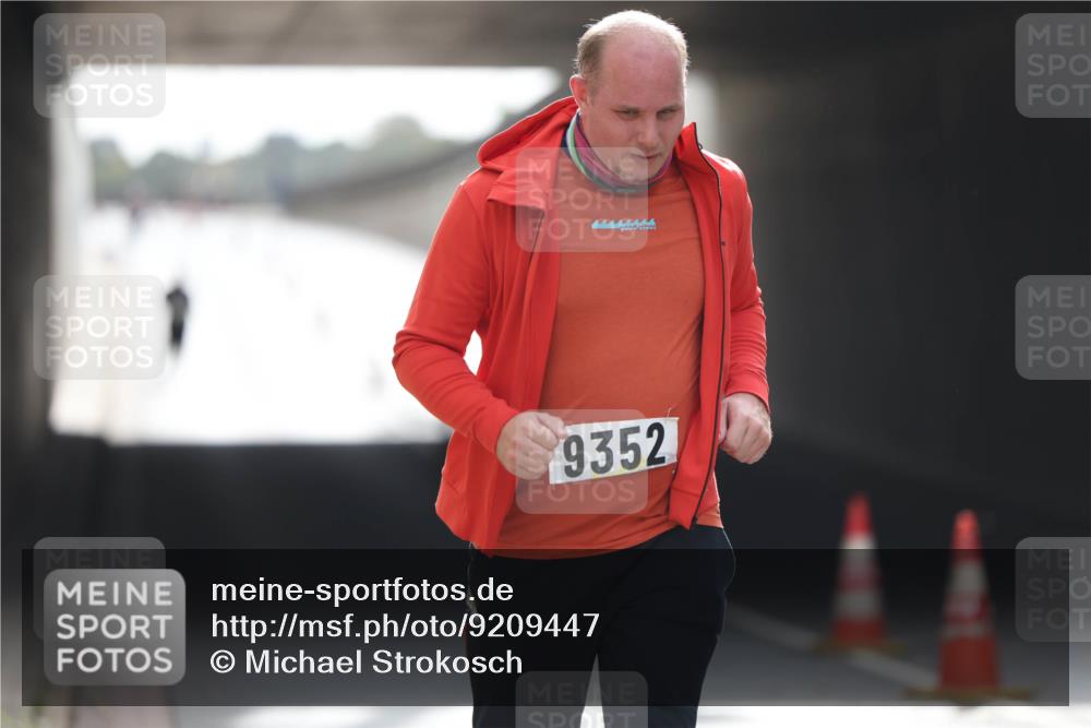05.10.2025 - 20. swb-Marathon Bremen Michael Strokosch http://msf.ph/oto/9209447 05.10.2025 11:18:08 Laufen 9352 meine-sportfotos.de
