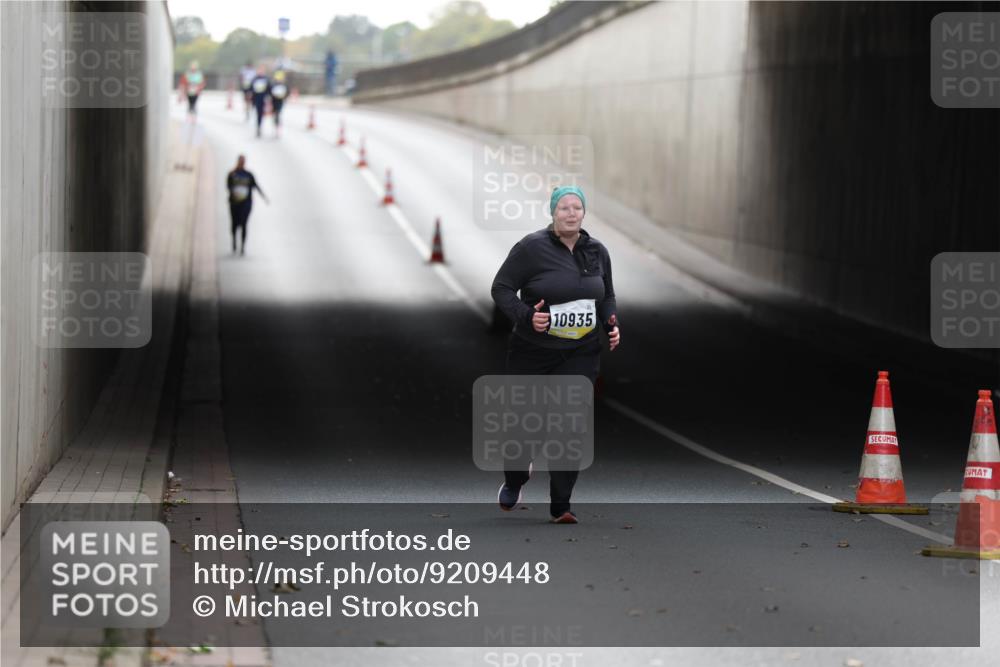05.10.2025 - 20. swb-Marathon Bremen Michael Strokosch http://msf.ph/oto/9209448 05.10.2025 11:18:37 Laufen 10935 meine-sportfotos.de