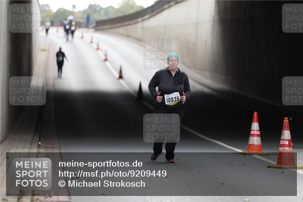 05.10.2025 - 20. swb-Marathon Bremen Michael Strokosch http://msf.ph/oto/9209449 05.10.2025 11:18:38 Laufen 10935 meine-sportfotos.de