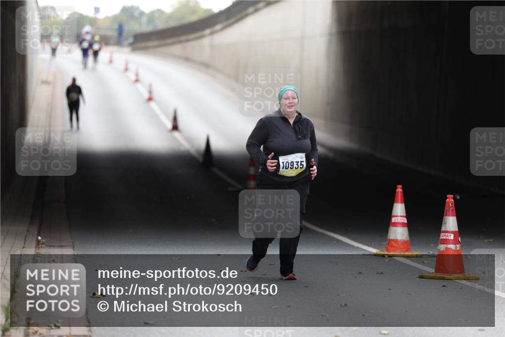 05.10.2025 - 20. swb-Marathon Bremen Michael Strokosch http://msf.ph/oto/9209450 05.10.2025 11:18:38 Laufen 10935 meine-sportfotos.de