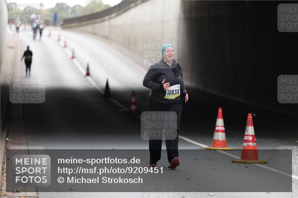 05.10.2025 - 20. swb-Marathon Bremen Michael Strokosch http://msf.ph/oto/9209451 05.10.2025 11:18:39 Laufen 10935 meine-sportfotos.de