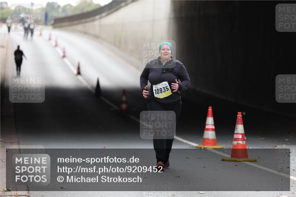 05.10.2025 - 20. swb-Marathon Bremen Michael Strokosch http://msf.ph/oto/9209452 05.10.2025 11:18:39 Laufen 10935 meine-sportfotos.de