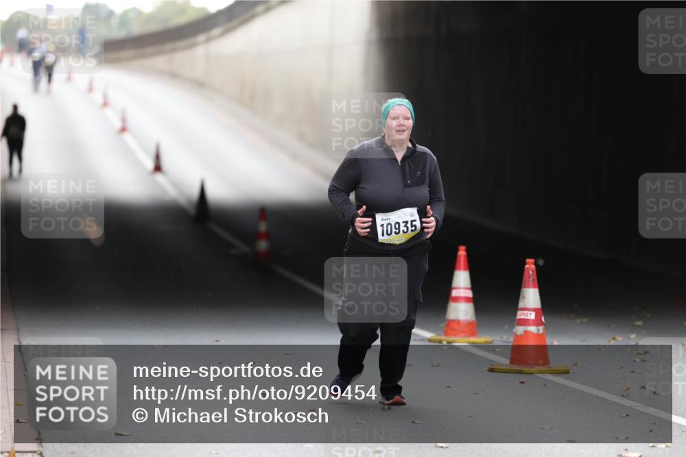 05.10.2025 - 20. swb-Marathon Bremen Michael Strokosch http://msf.ph/oto/9209454 05.10.2025 11:18:40 Laufen 10935 meine-sportfotos.de