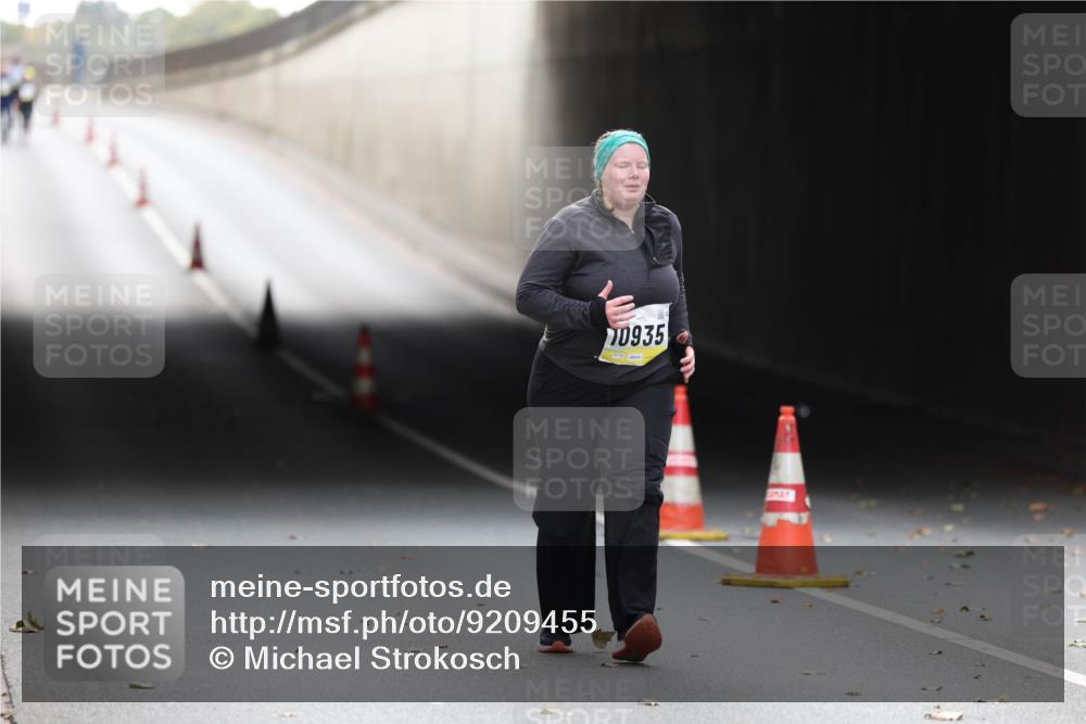 05.10.2025 - 20. swb-Marathon Bremen Michael Strokosch http://msf.ph/oto/9209455 05.10.2025 11:18:41 Laufen 0935 meine-sportfotos.de