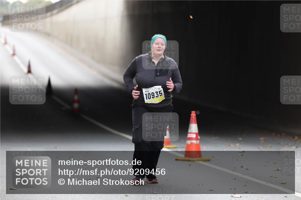 05.10.2025 - 20. swb-Marathon Bremen Michael Strokosch http://msf.ph/oto/9209456 05.10.2025 11:18:41 Laufen 10935 meine-sportfotos.de