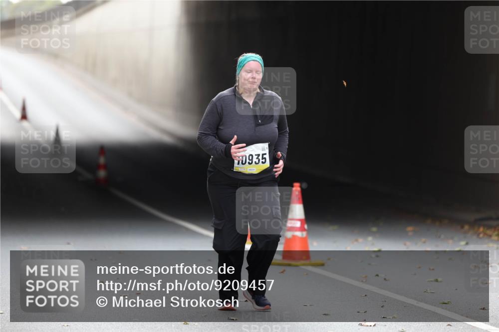 05.10.2025 - 20. swb-Marathon Bremen Michael Strokosch http://msf.ph/oto/9209457 05.10.2025 11:18:41 Laufen 0935 meine-sportfotos.de