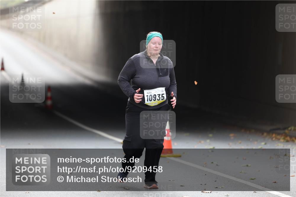 05.10.2025 - 20. swb-Marathon Bremen Michael Strokosch http://msf.ph/oto/9209458 05.10.2025 11:18:42 Laufen 10935 meine-sportfotos.de